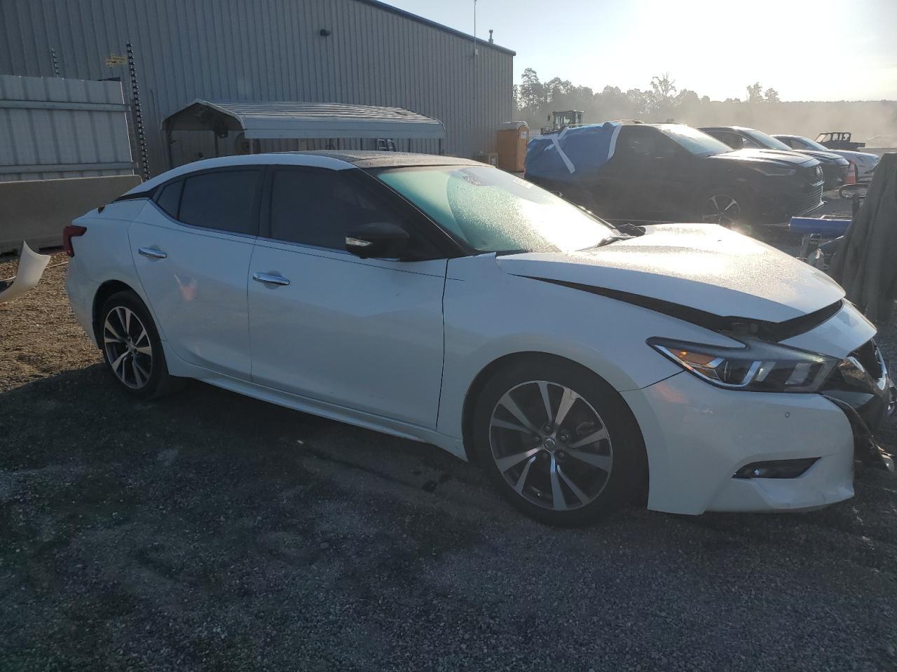 2017 NISSAN Maxima