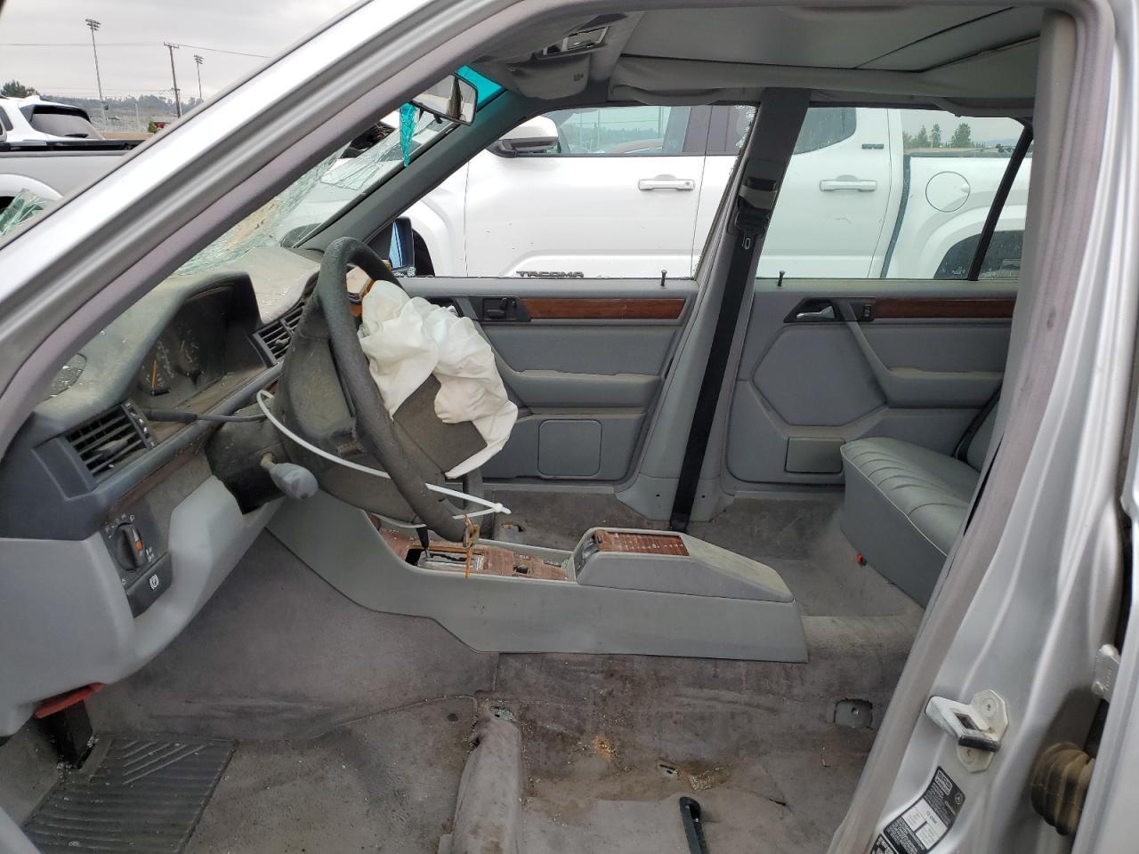 1995 MERCEDES-BENZ E-Class