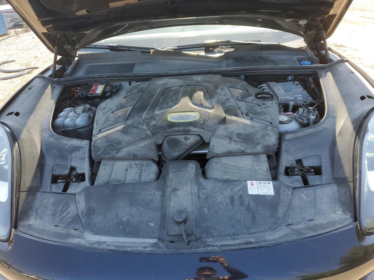 2019 PORSCHE CAYENNE