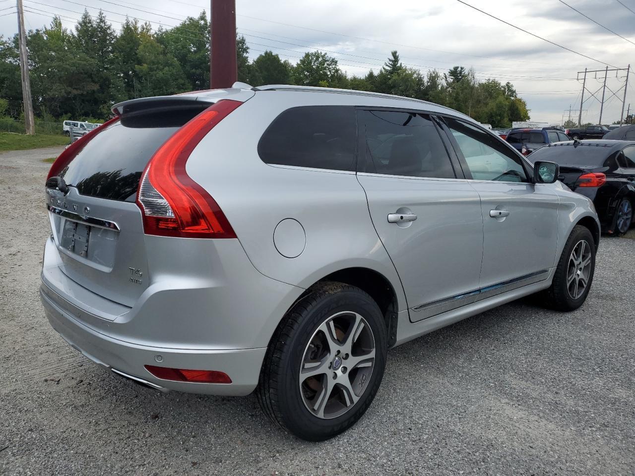 2015 VOLVO XC60