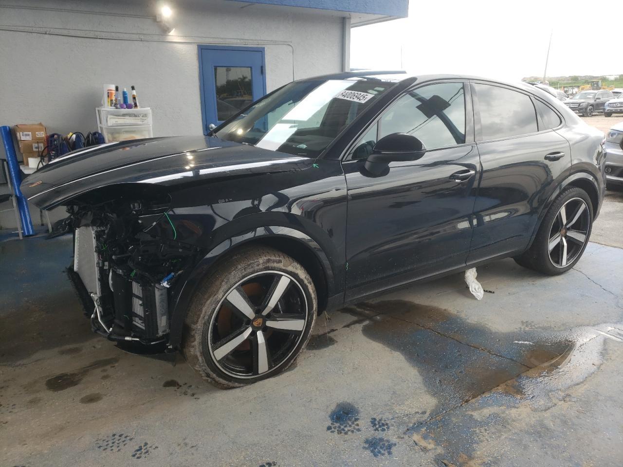2025 PORSCHE CAYENNE