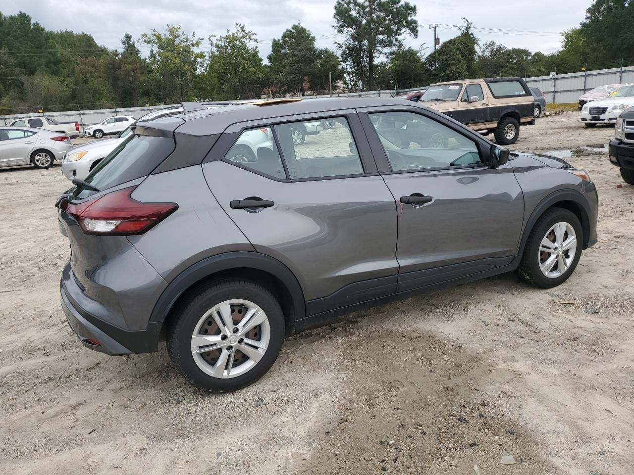 2023 NISSAN KICKS
