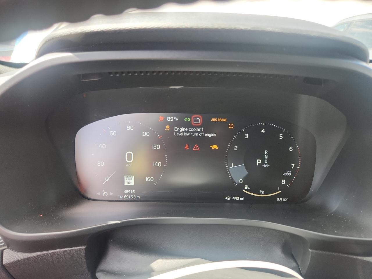 2021 VOLVO XC40