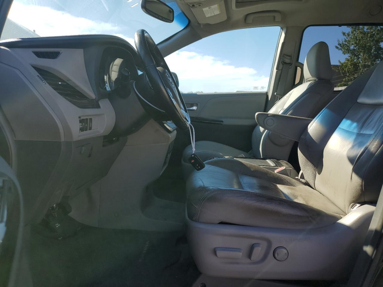 2015 TOYOTA SIENNA