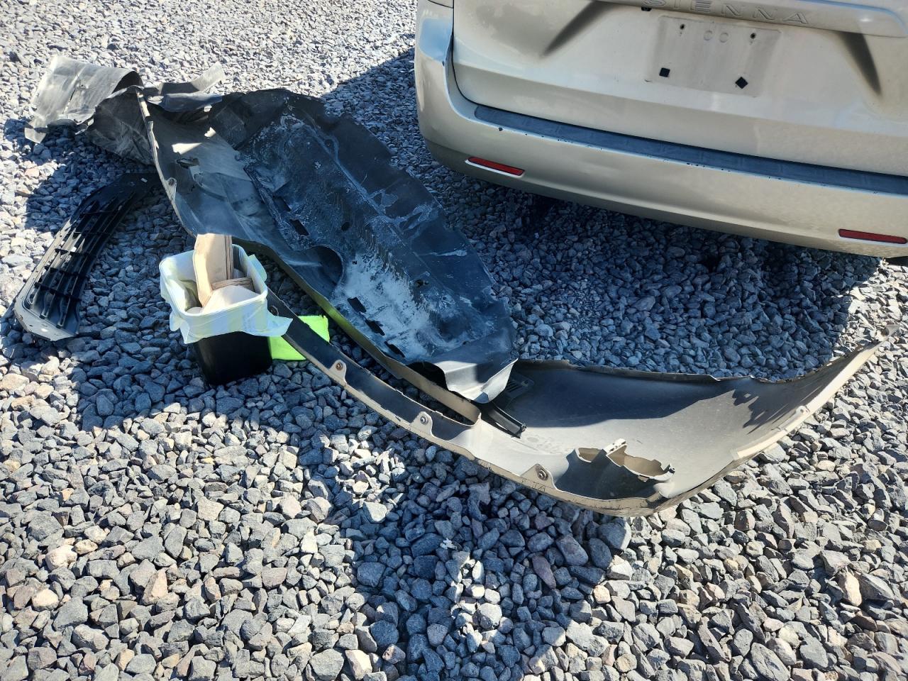 2011 TOYOTA SIENNA