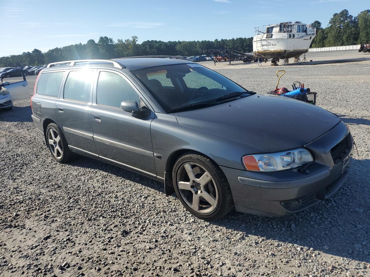 2004 VOLVO V70