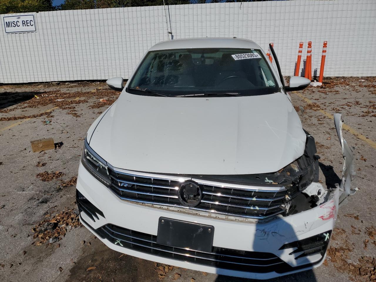 2018 VOLKSWAGEN Passat