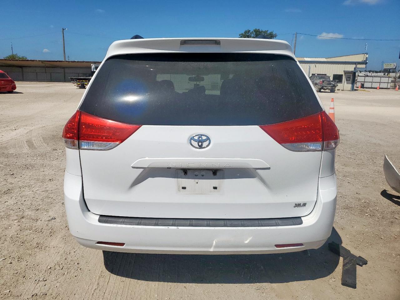 2012 TOYOTA SIENNA
