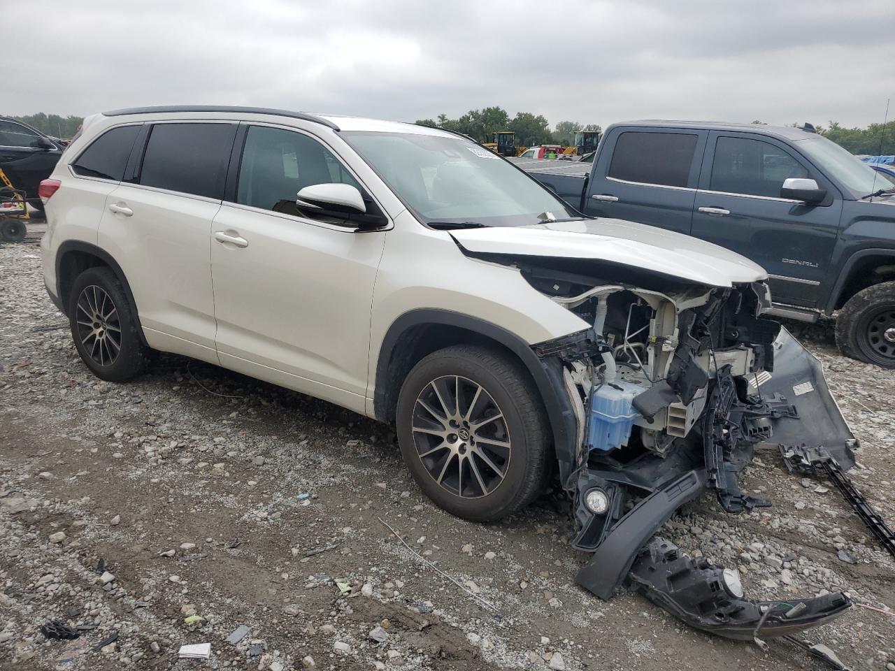 2017 TOYOTA HIGHLANDER