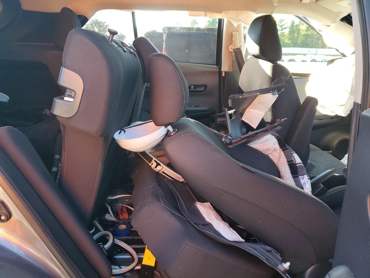 2021 NISSAN KICKS