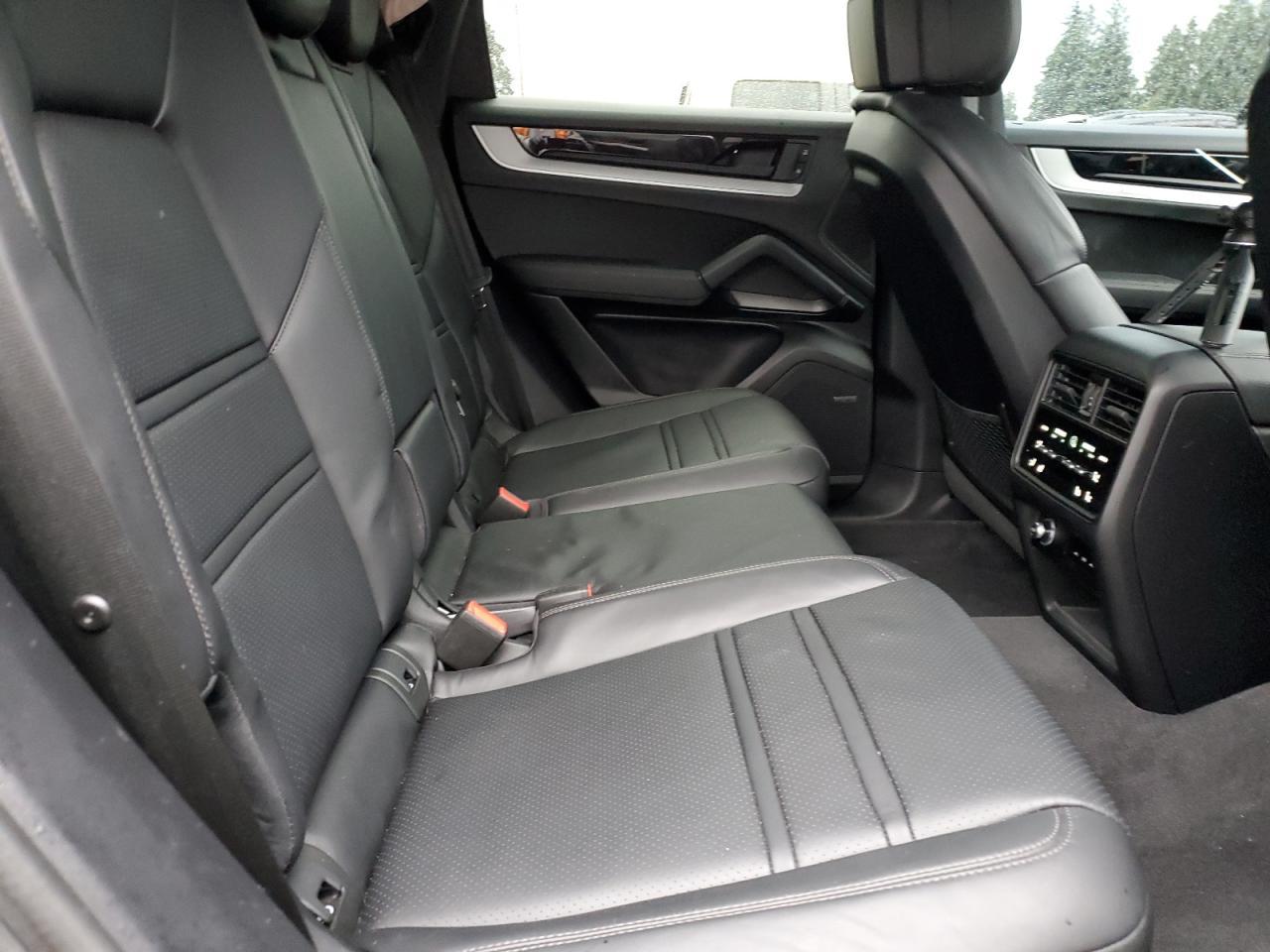 2025 PORSCHE CAYENNE