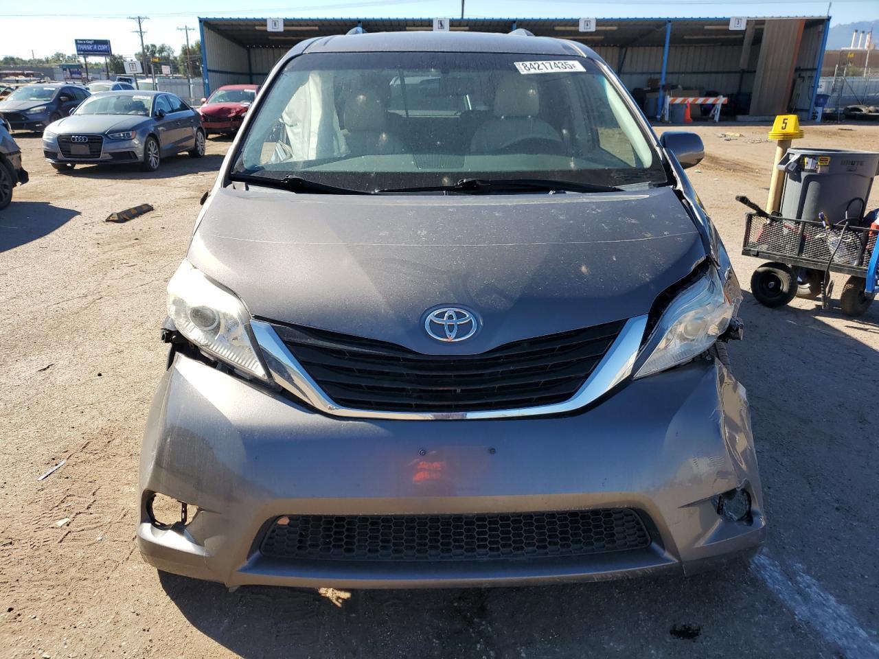 2014 TOYOTA SIENNA