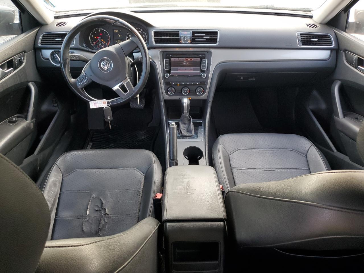 2015 VOLKSWAGEN Passat