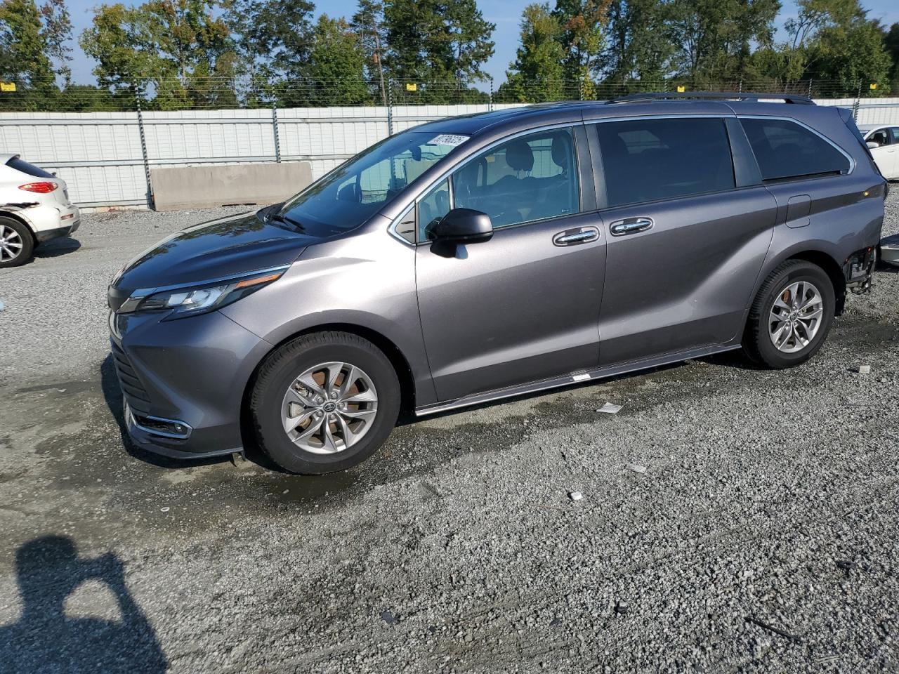 2022 TOYOTA SIENNA