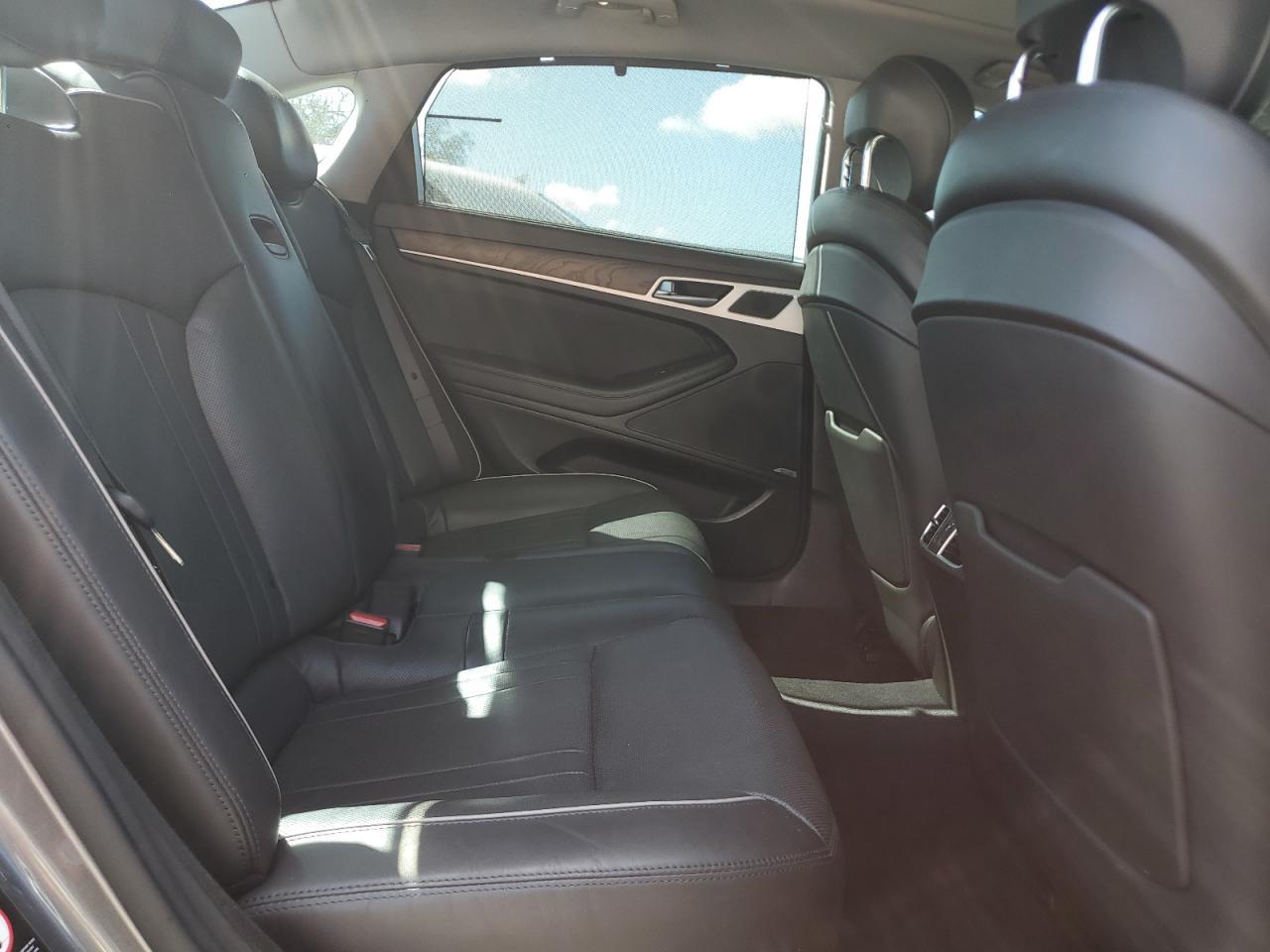 2016 HYUNDAI GENESIS