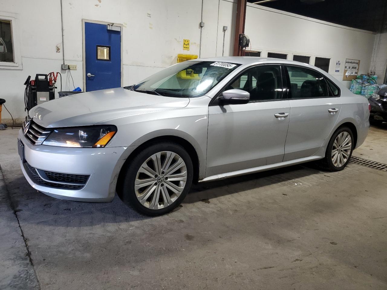 2014 VOLKSWAGEN Passat