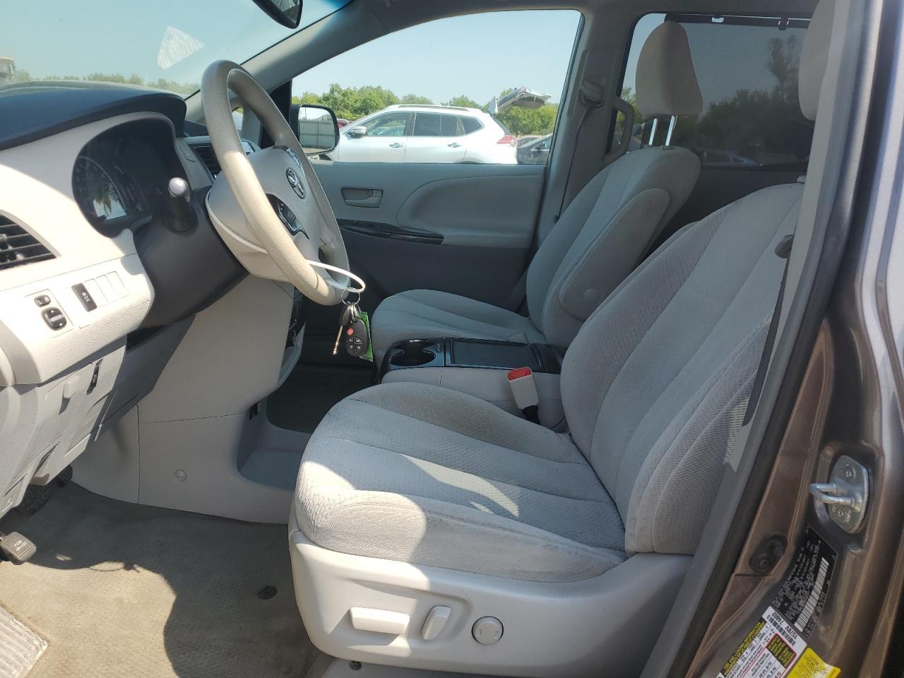 2014 TOYOTA SIENNA