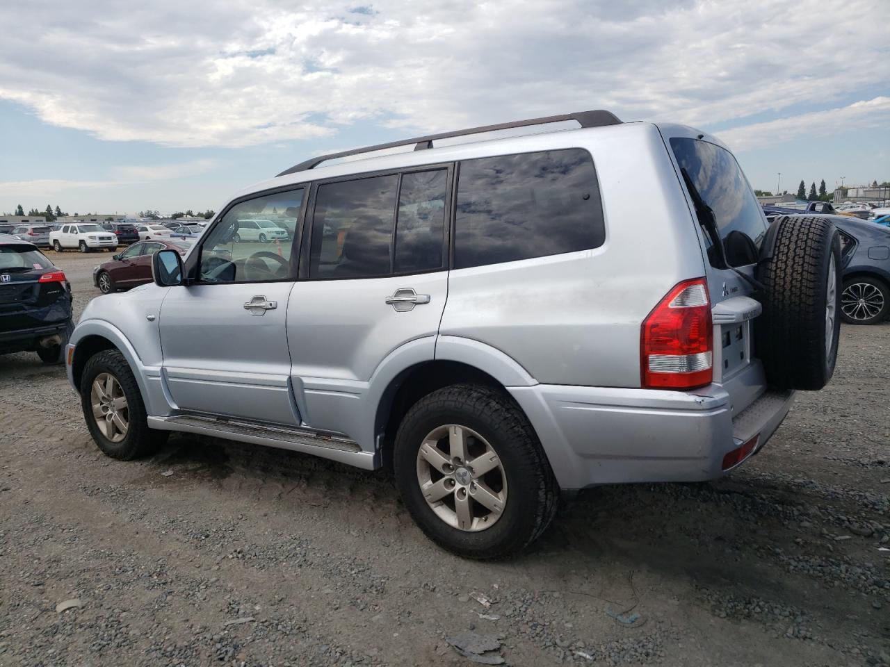 2005 MITSUBISHI Montero