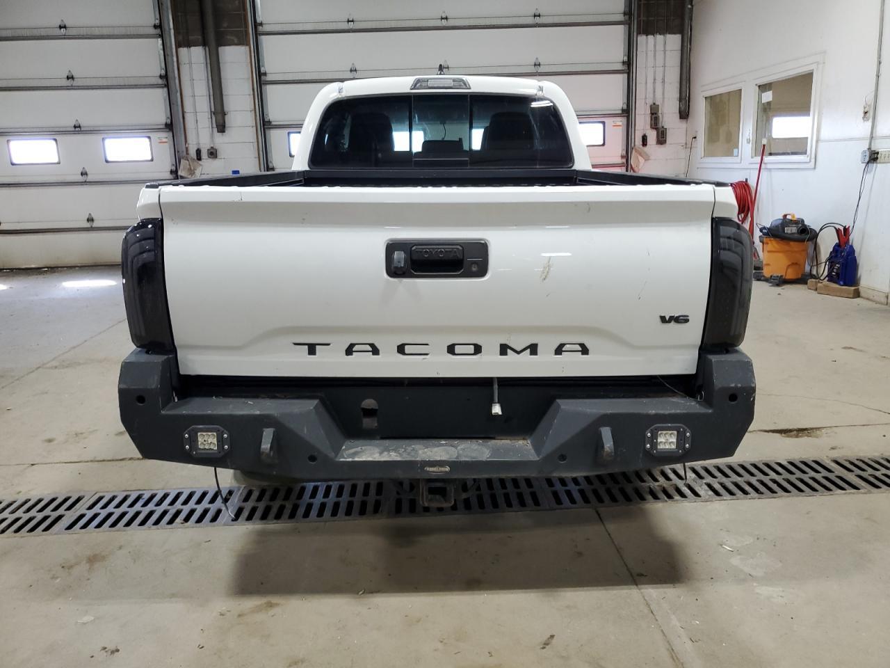 2017 TOYOTA TACOMA