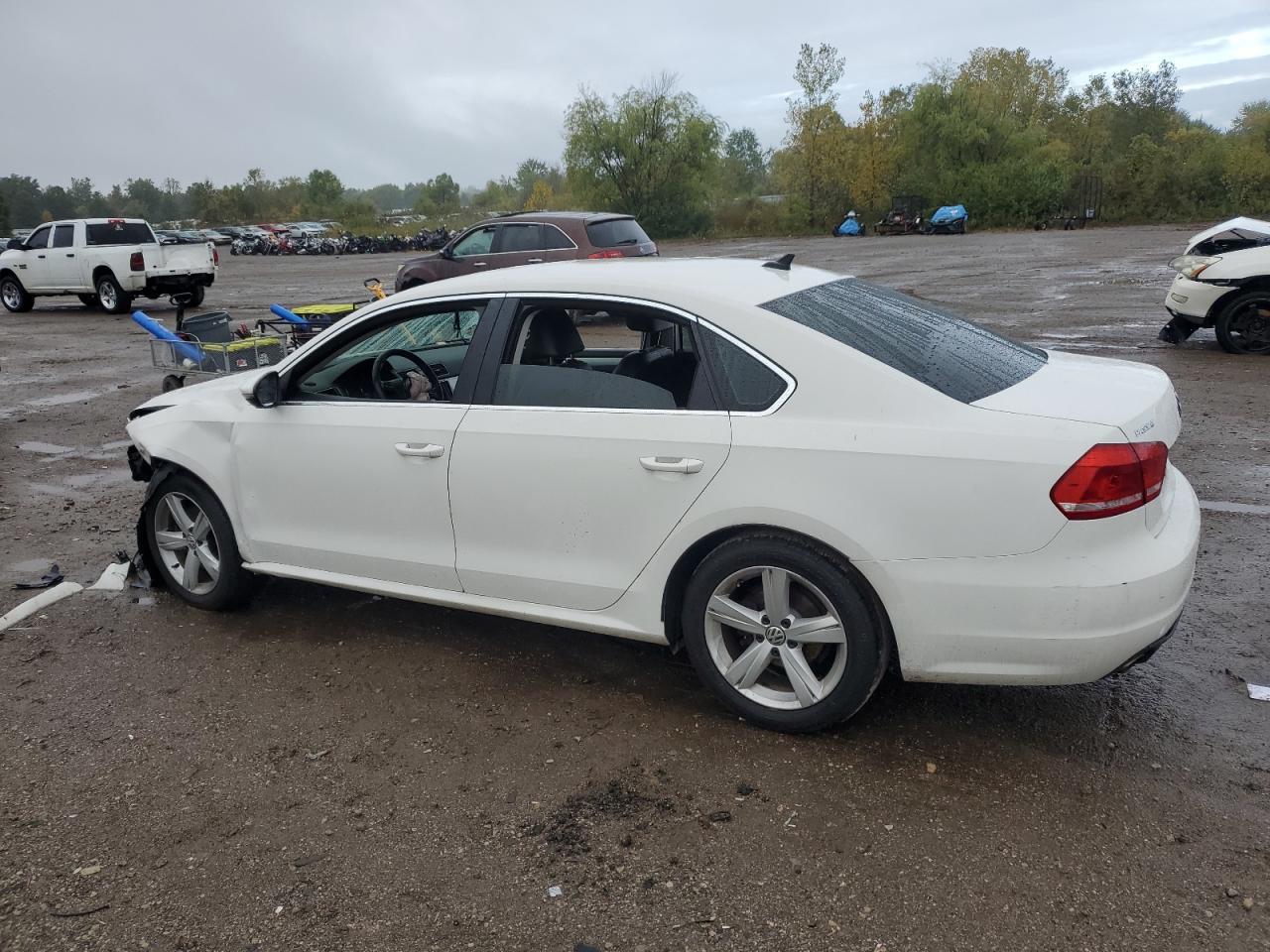 2012 VOLKSWAGEN Passat
