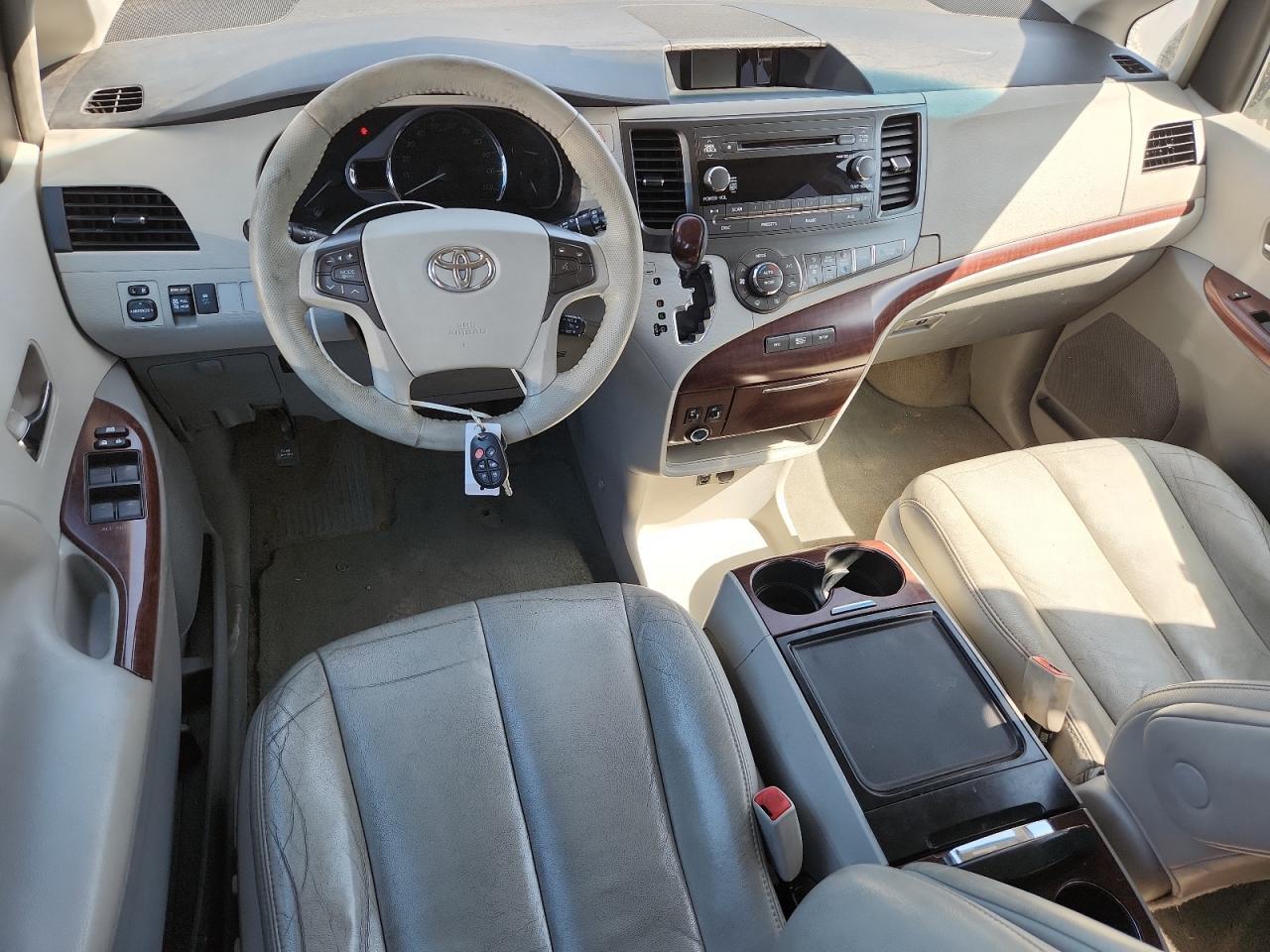 2012 TOYOTA SIENNA