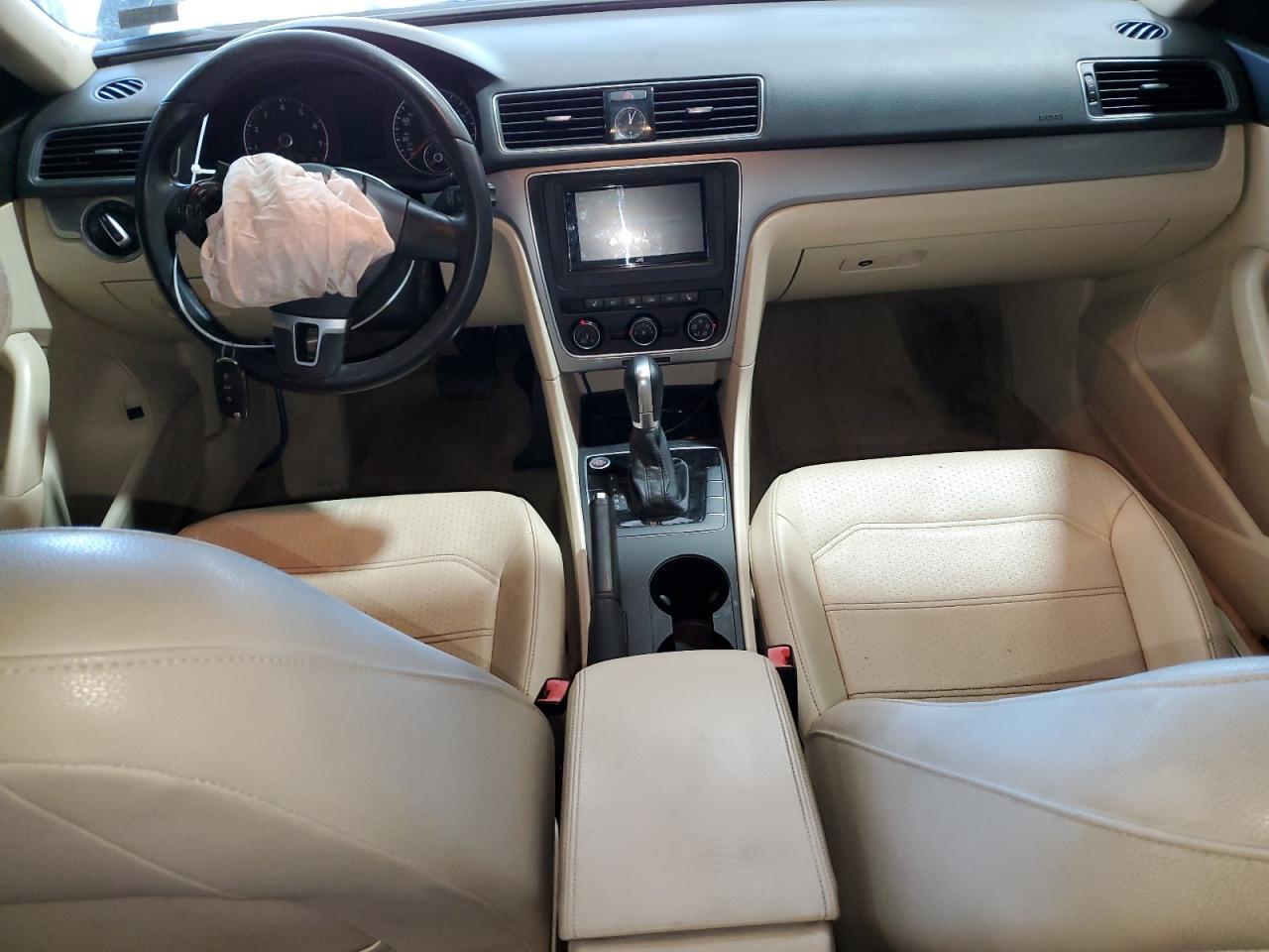 2015 VOLKSWAGEN Passat
