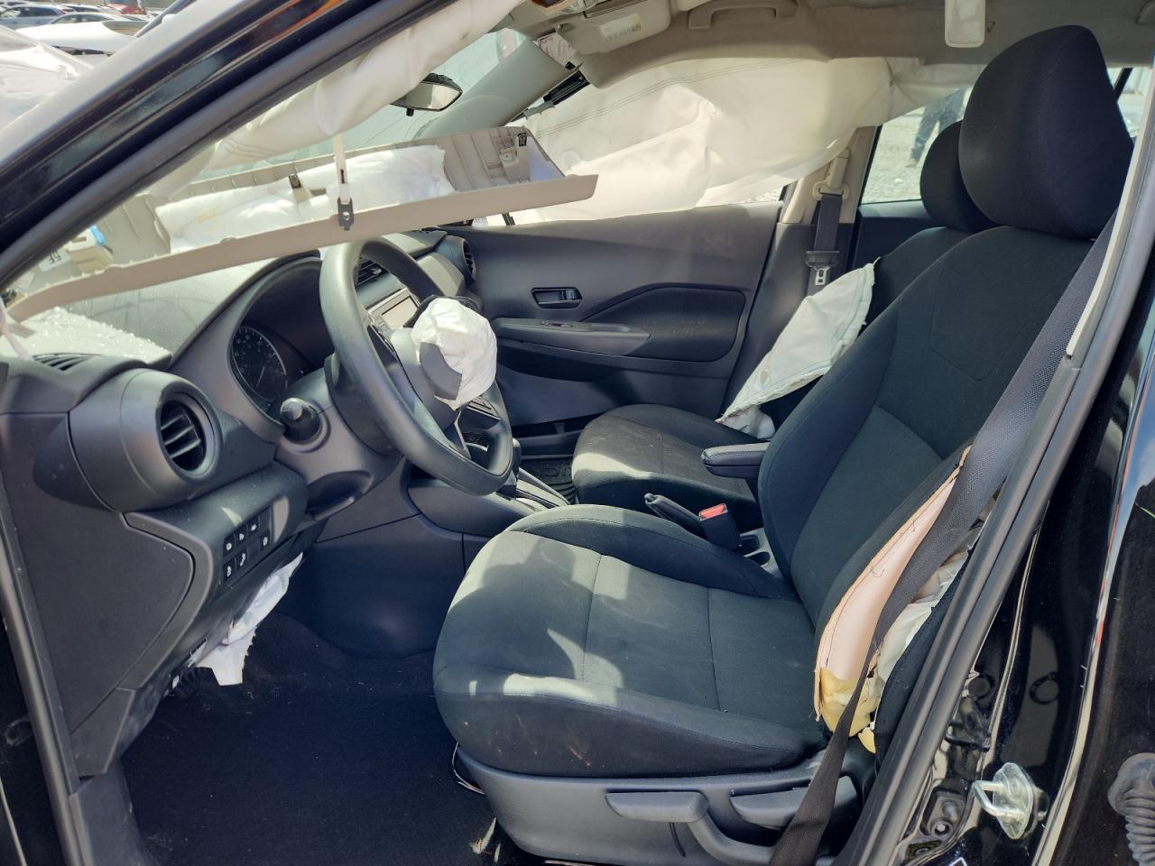 2024 NISSAN KICKS
