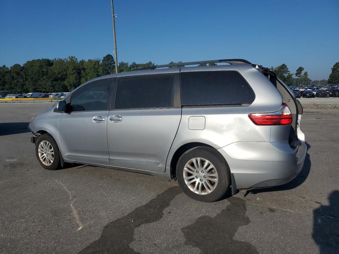 2016 TOYOTA SIENNA