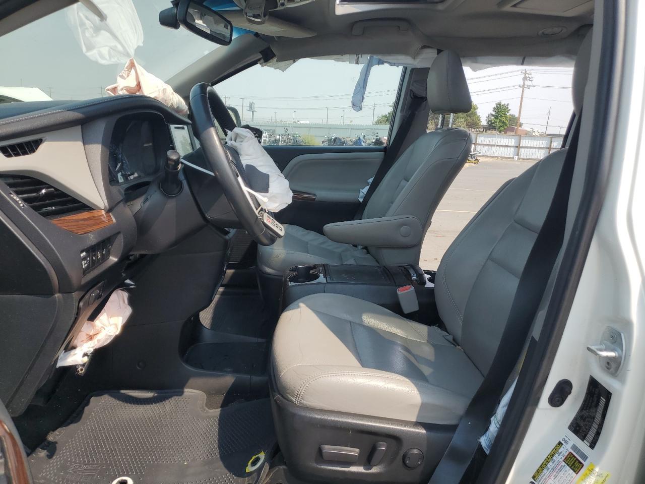 2015 TOYOTA SIENNA