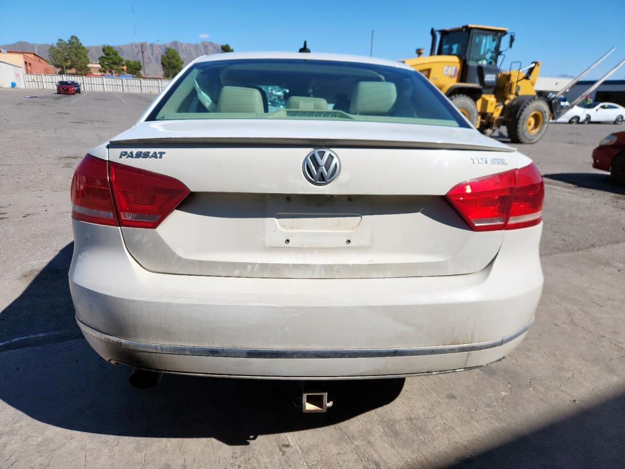 2014 VOLKSWAGEN Passat