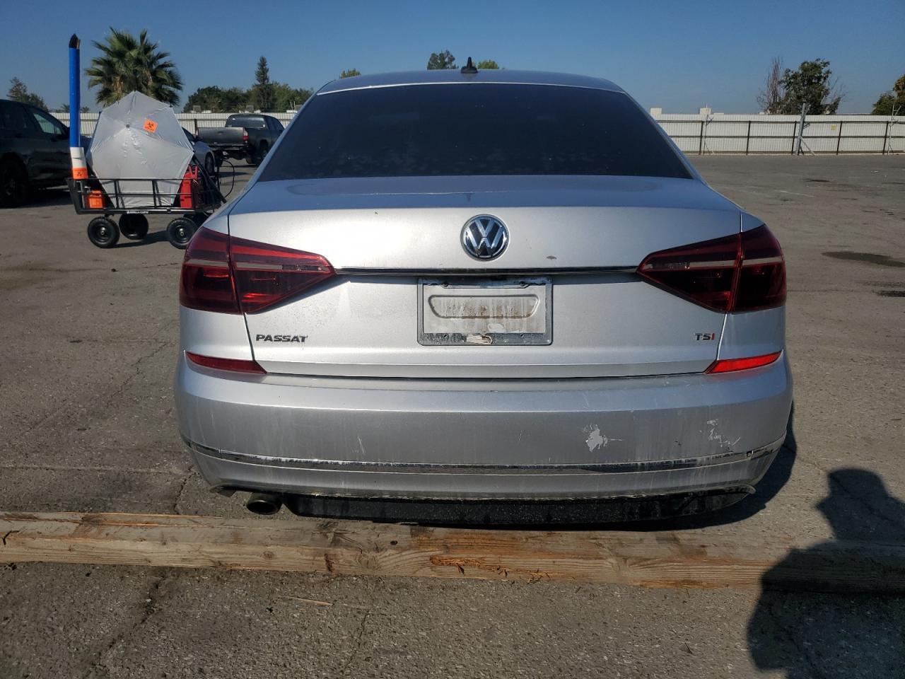 2017 VOLKSWAGEN Passat