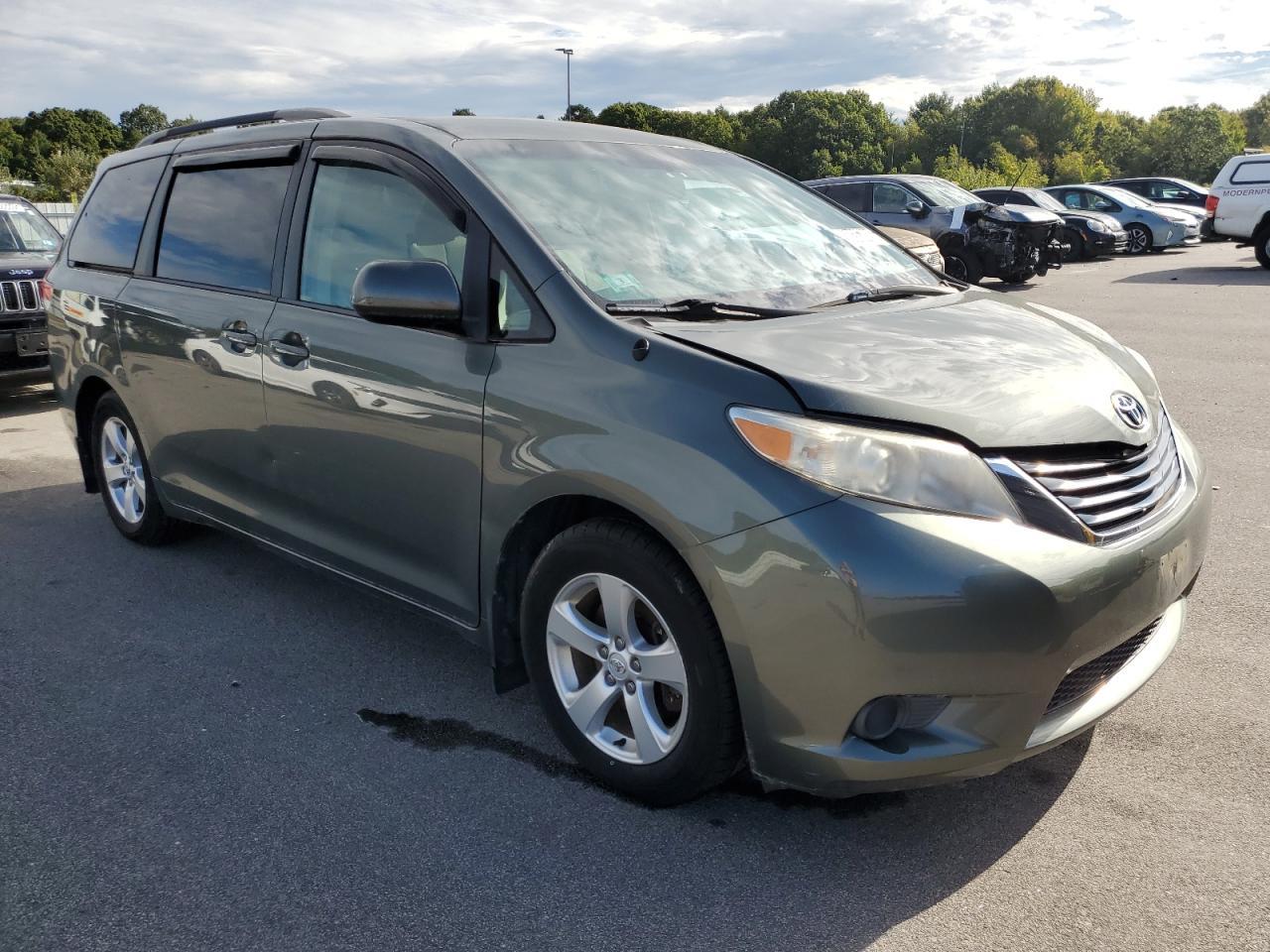 2013 TOYOTA SIENNA