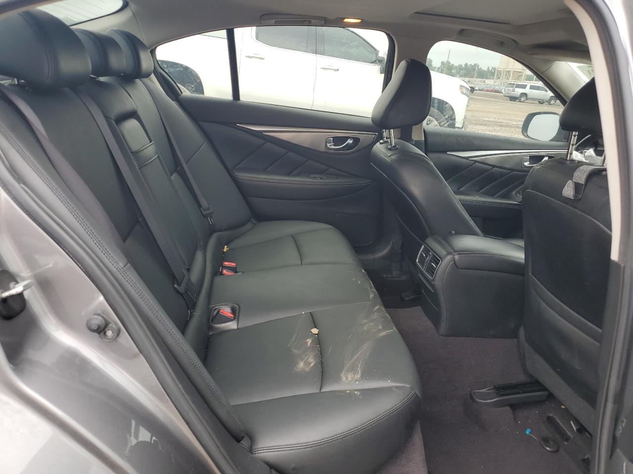 2015 INFINITI Q50