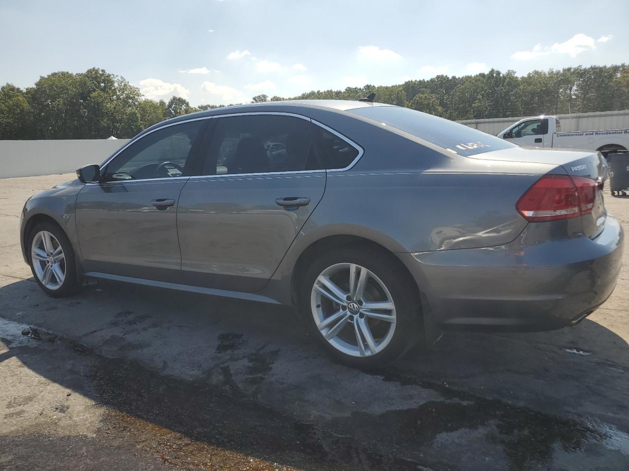 2015 VOLKSWAGEN Passat