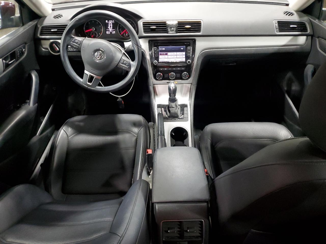 2013 VOLKSWAGEN Passat