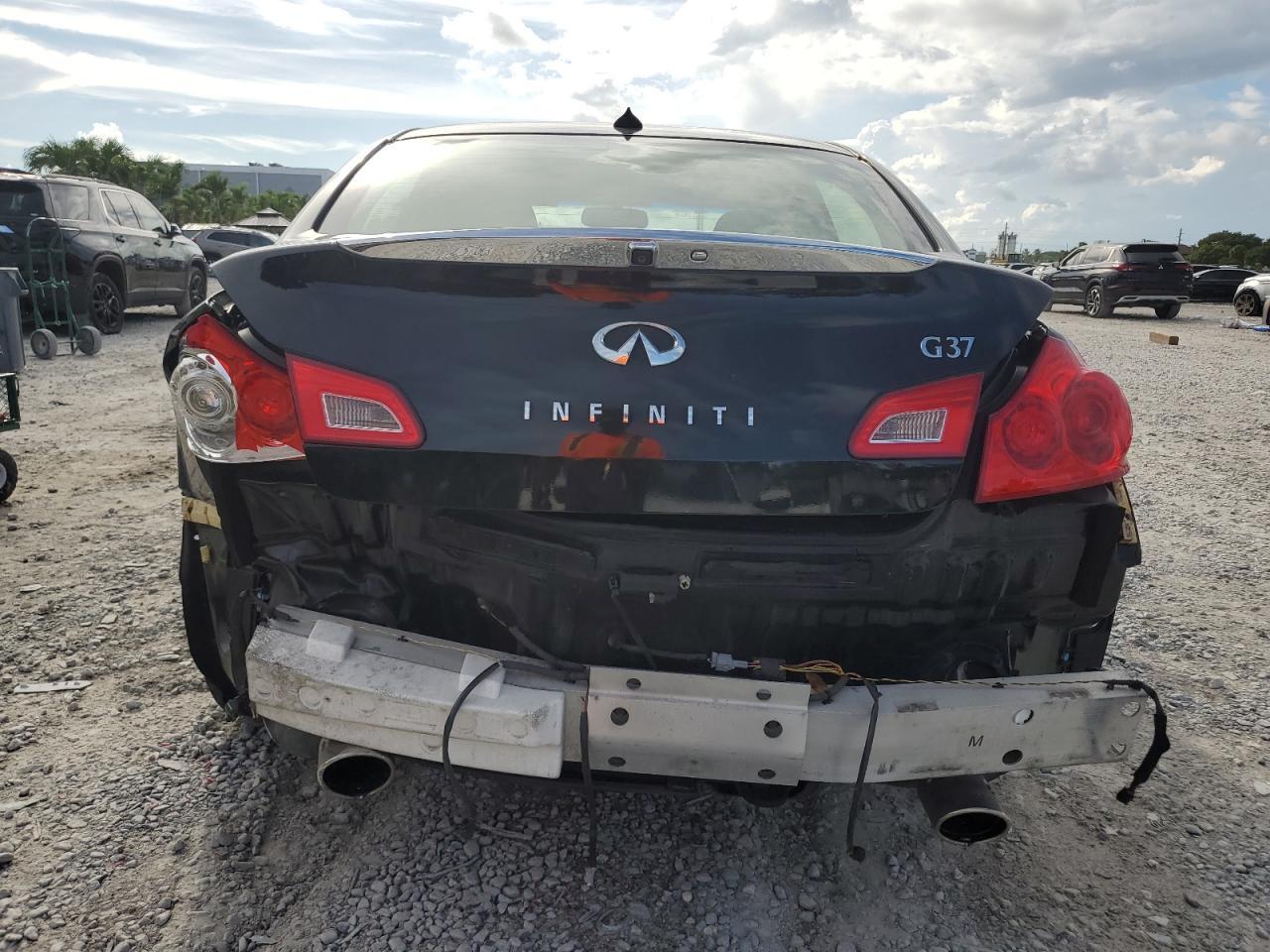 2013 INFINITI G37
