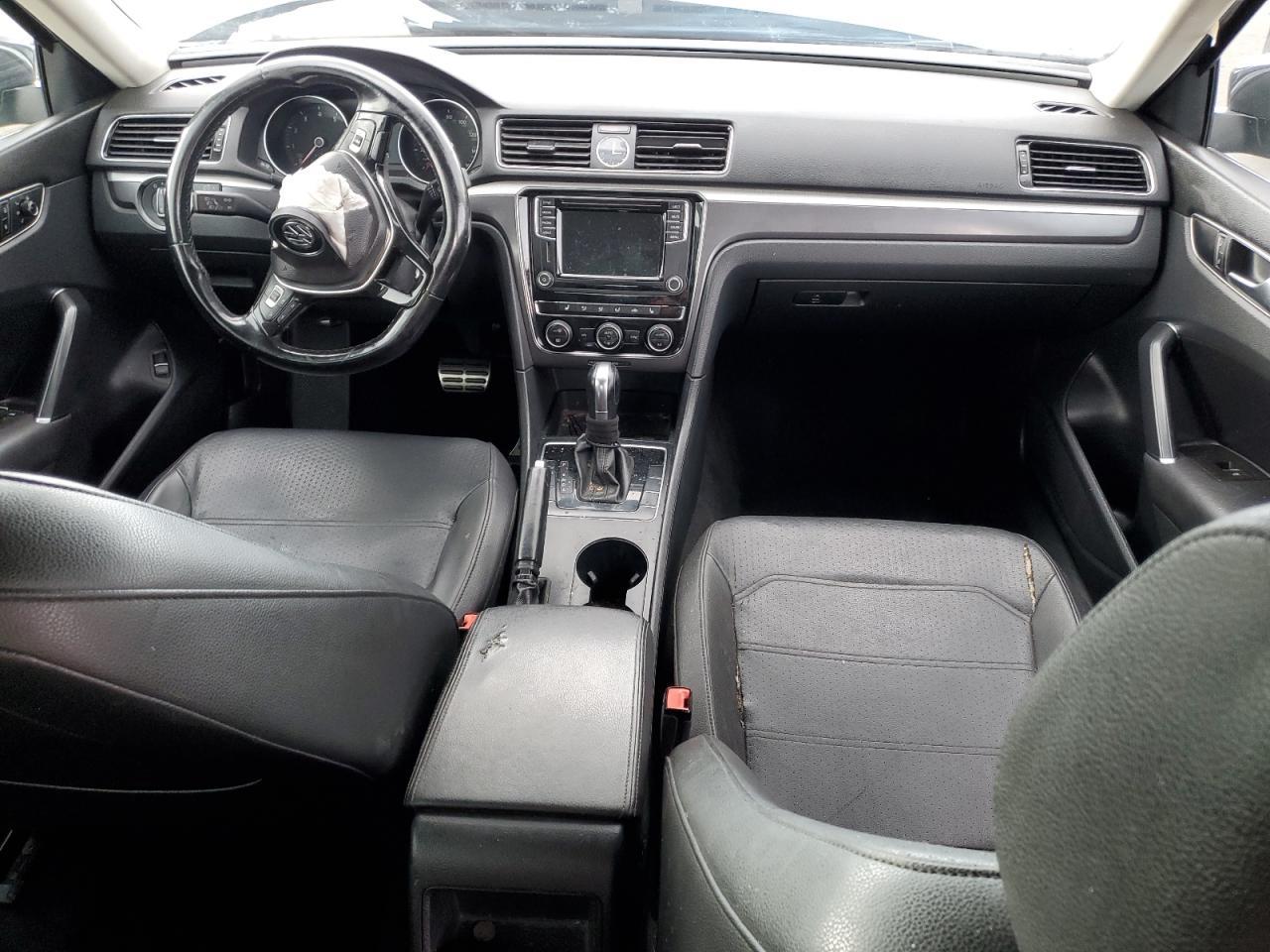2017 VOLKSWAGEN Passat