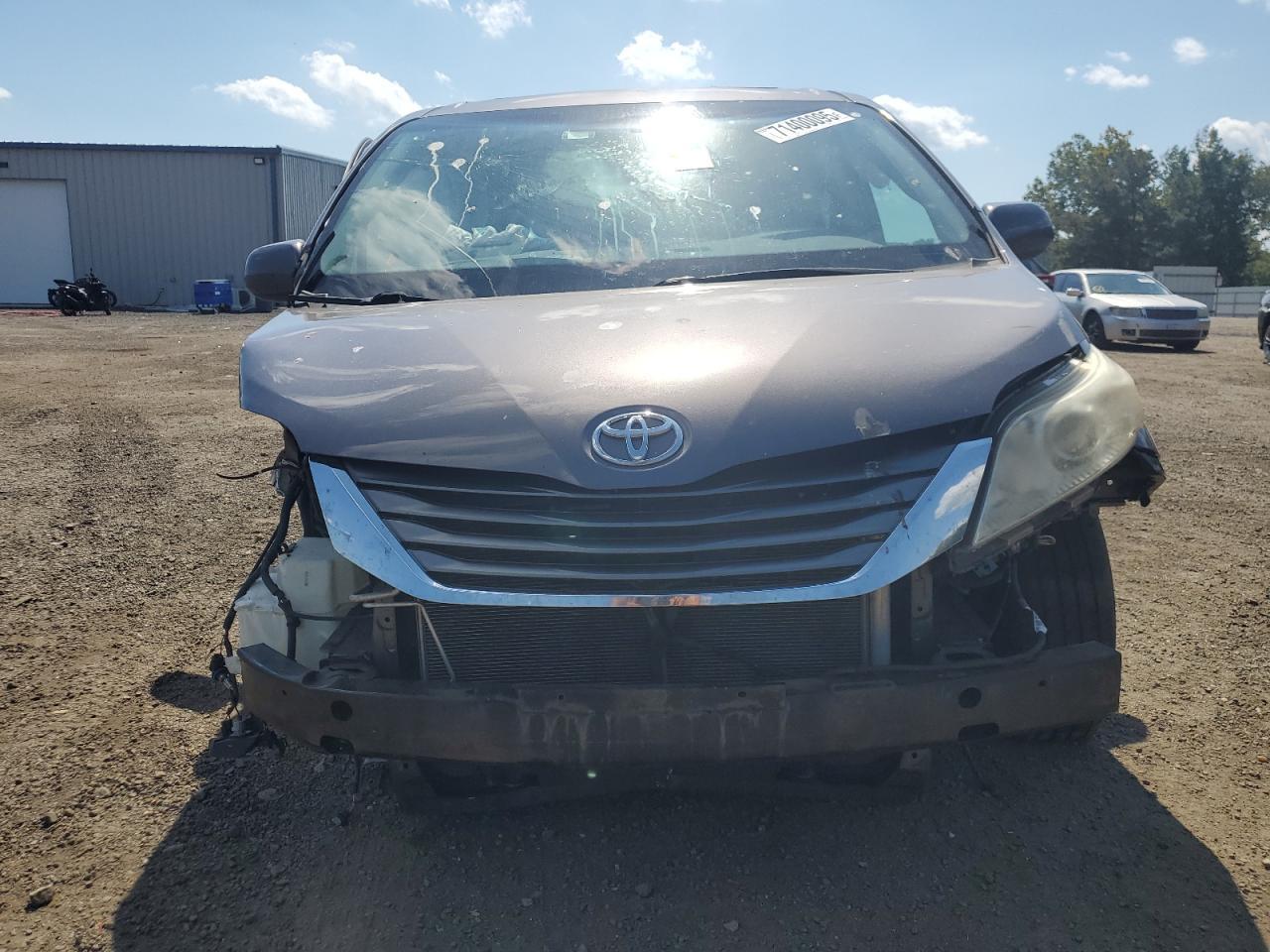 2014 TOYOTA SIENNA