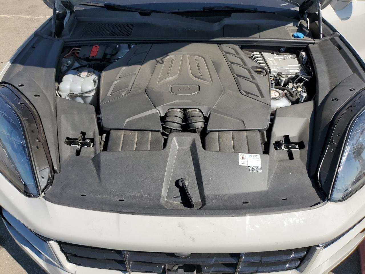2024 PORSCHE CAYENNE