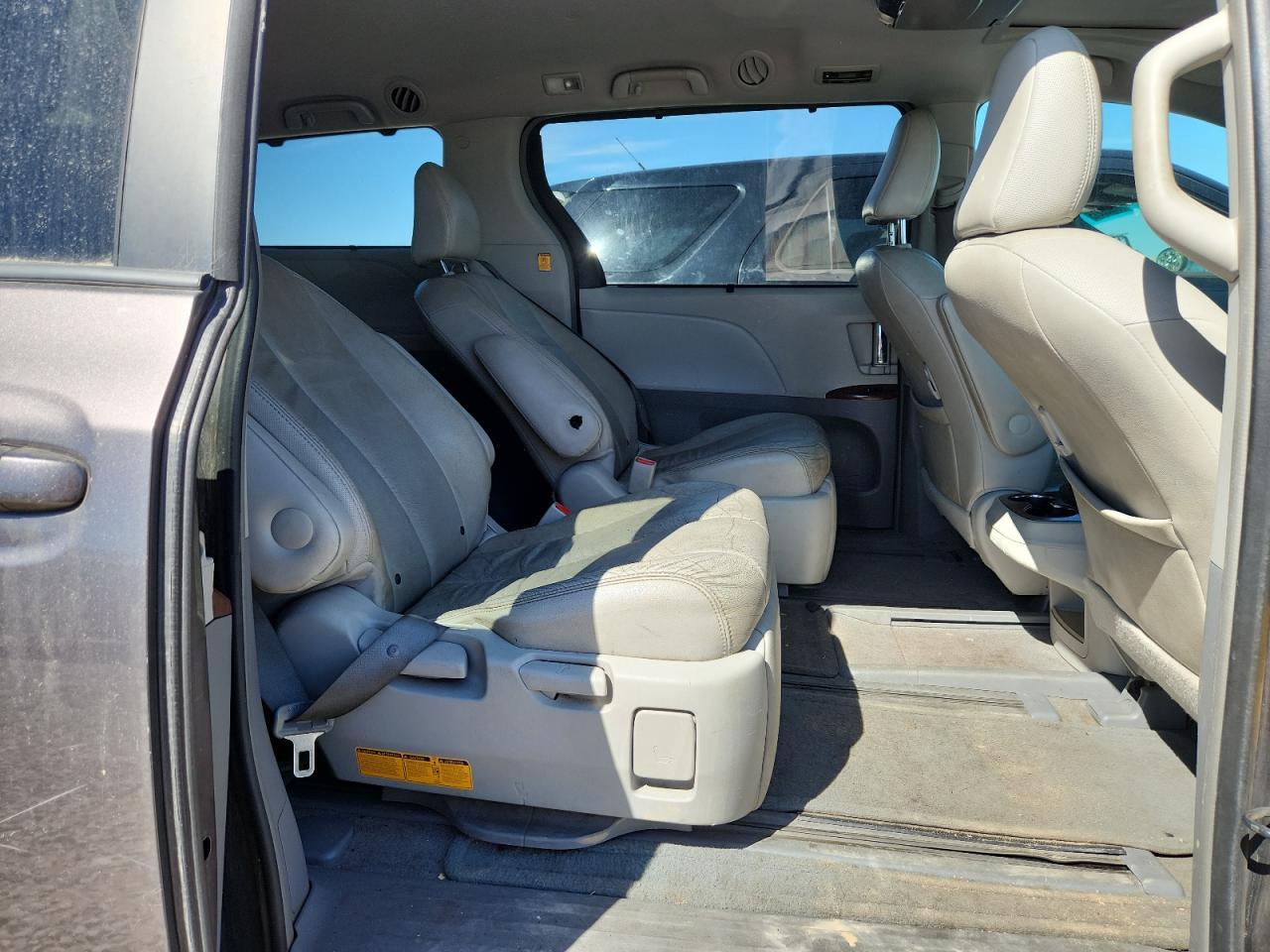 2012 TOYOTA SIENNA