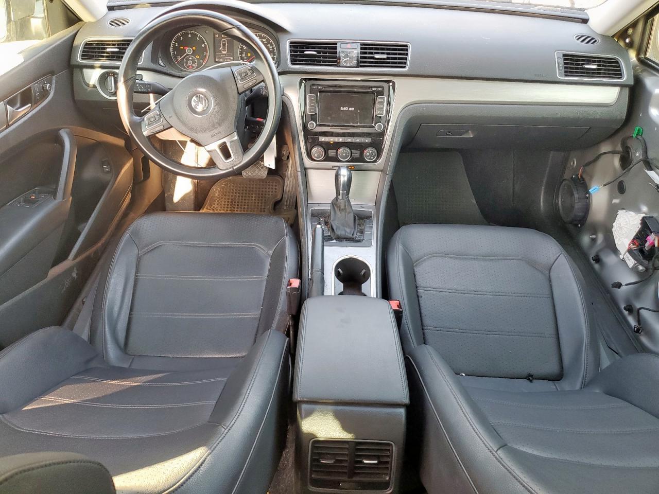 2014 VOLKSWAGEN Passat