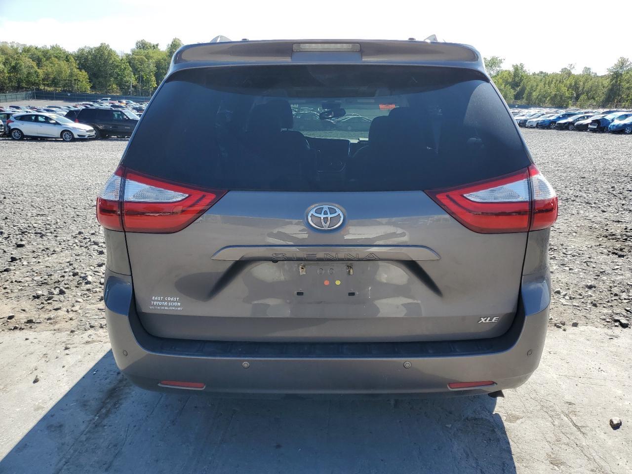 2015 TOYOTA SIENNA