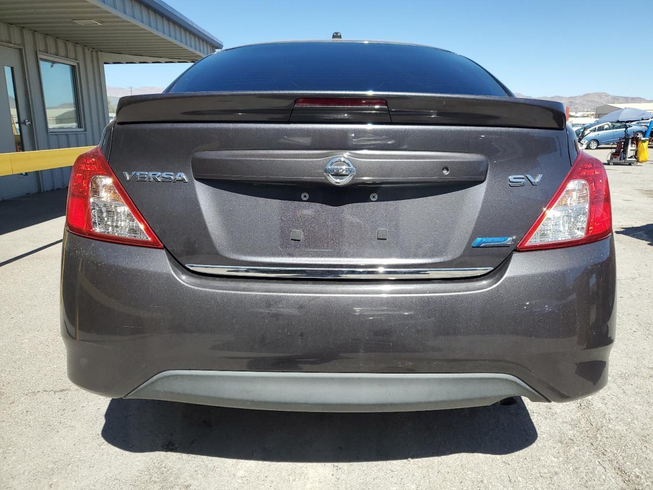 2015 NISSAN VERSA