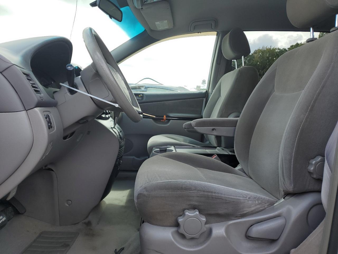 2004 TOYOTA SIENNA