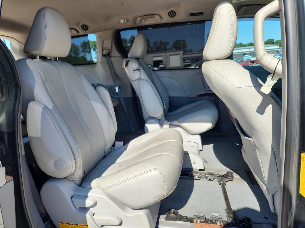 2013 TOYOTA SIENNA
