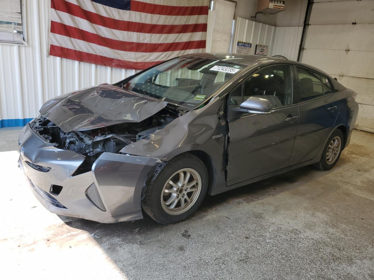 2017 TOYOTA PRIUS