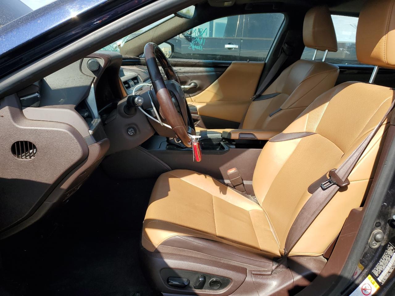 2019 LEXUS Es