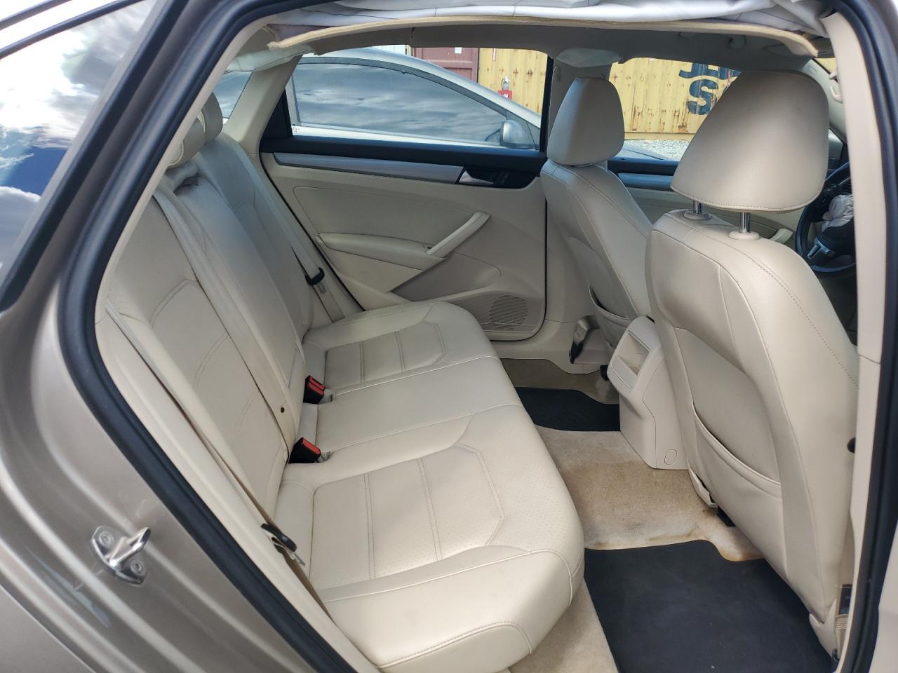 2015 VOLKSWAGEN Passat