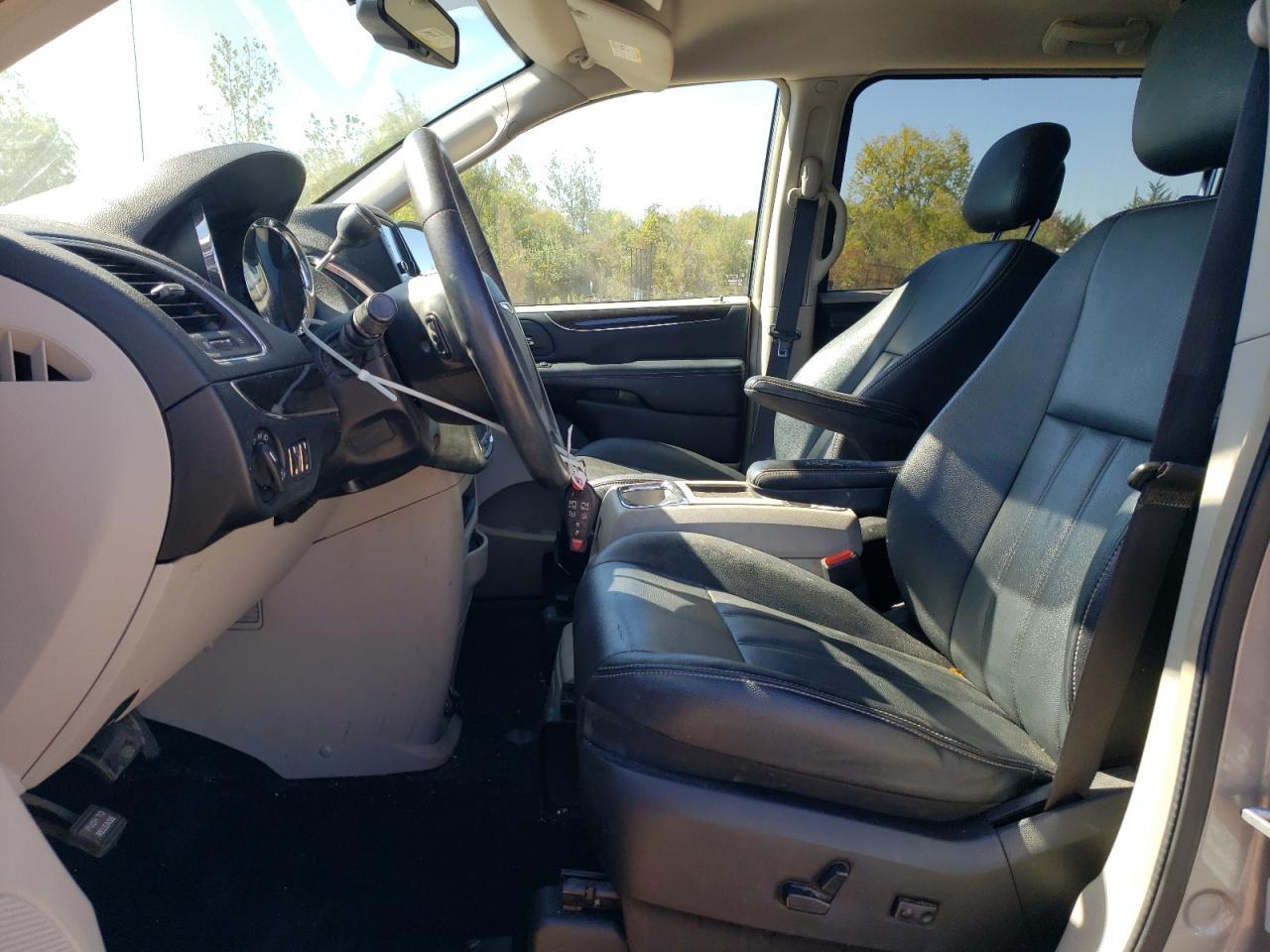 2016 CHRYSLER Town & Country