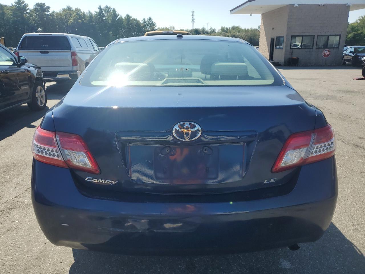 2011 TOYOTA CAMRY
